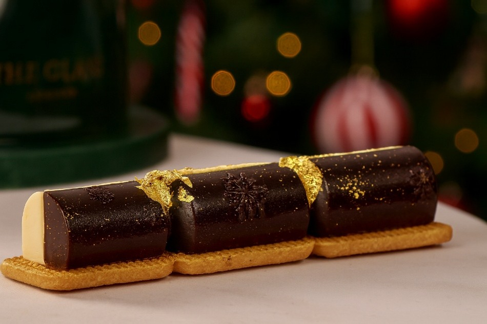 Christmas cracker by Andrew Gravett at The Langham.